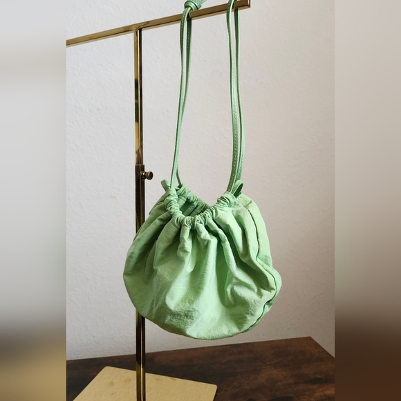 Bottega Veneta The Shell Small Bag In Pistachio - Picture 12 of 15